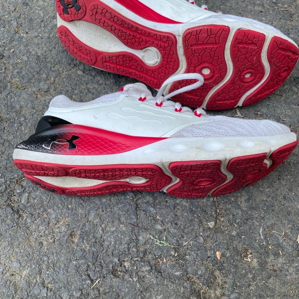 UnderArmour charged sneakers size 8.5 - Picture 3 of 5